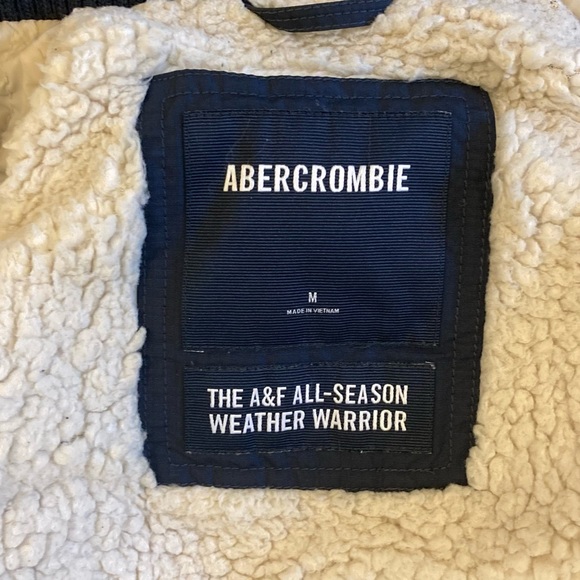 ABERCROMBIE THE A&F ALL SEASON WEATHER WARRIOR - Picture 6 of 6